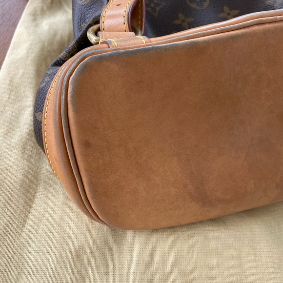 Louis Vuitton medium back pack - Picture 6 of 8